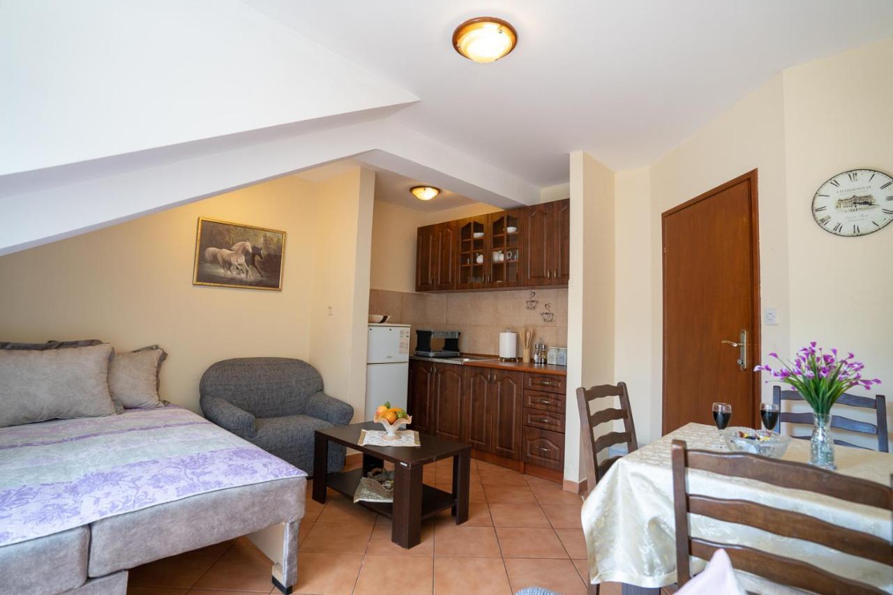 Albatros Apartment โกตอร์ ภายนอก รูปภาพ